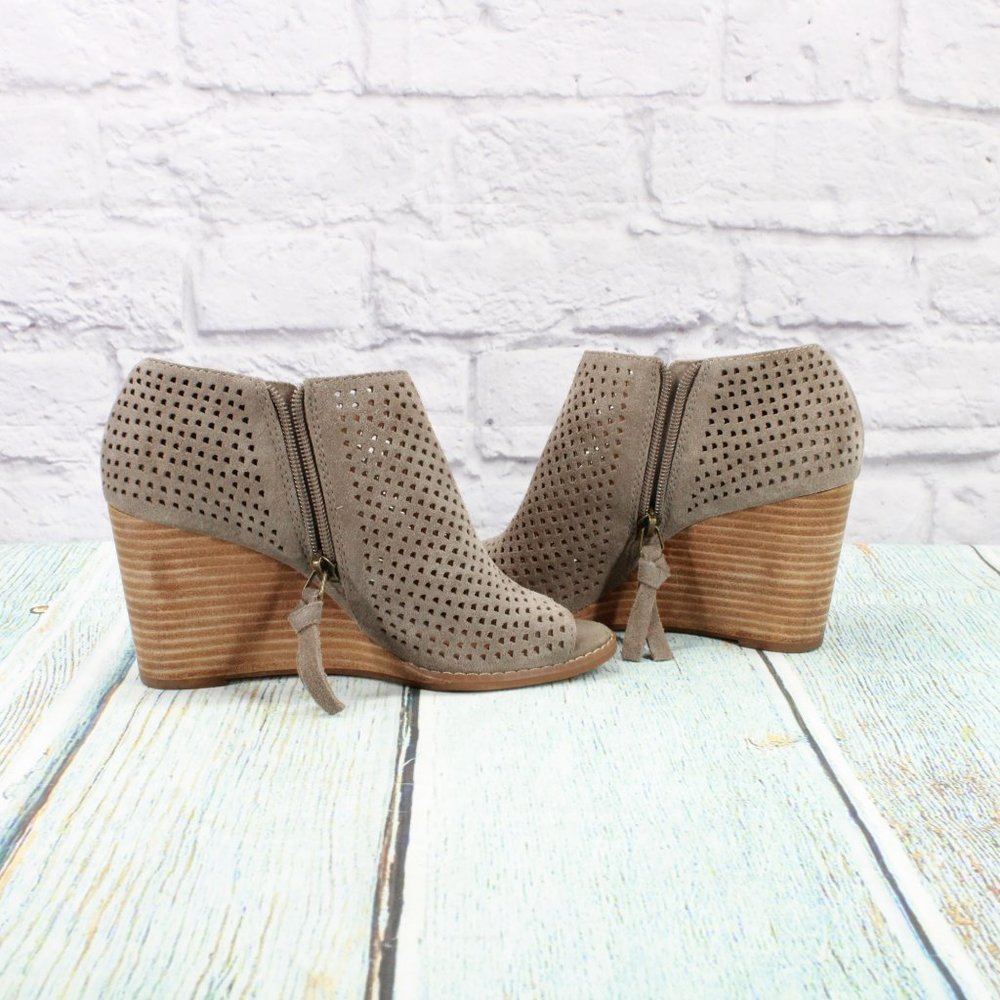 *Lucky Brand Brown Suede Side Zipper Perforated Wedge Heel Sandals Size 8 Inches - Picture 9 of 10